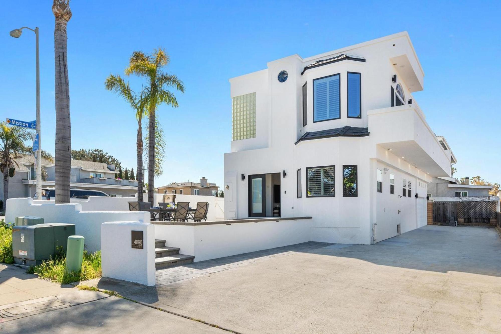 B5391 Casa Blanca * San Diego
